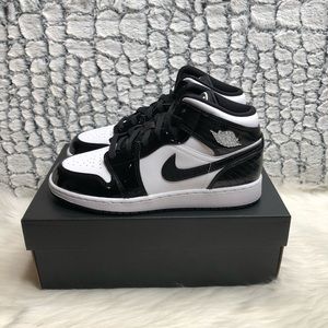 Jordan 1 mid carbon fiber